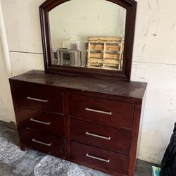 6-Drawer Dresser with Matching Mirror – Modern Cherry Finish