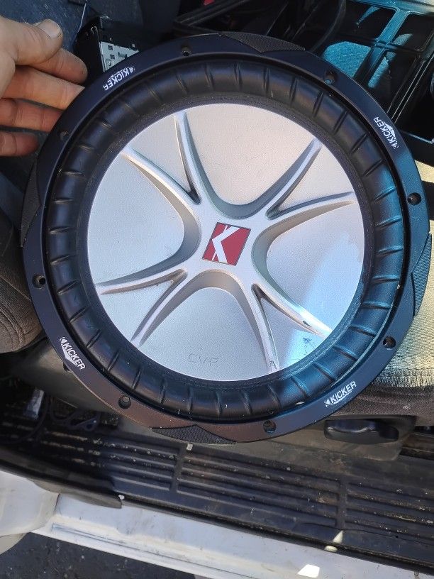 Kicker Crv12