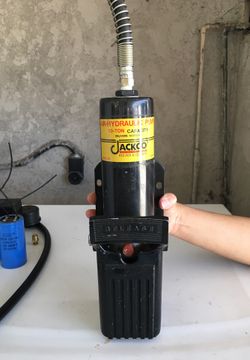 Air hydraulic pump.