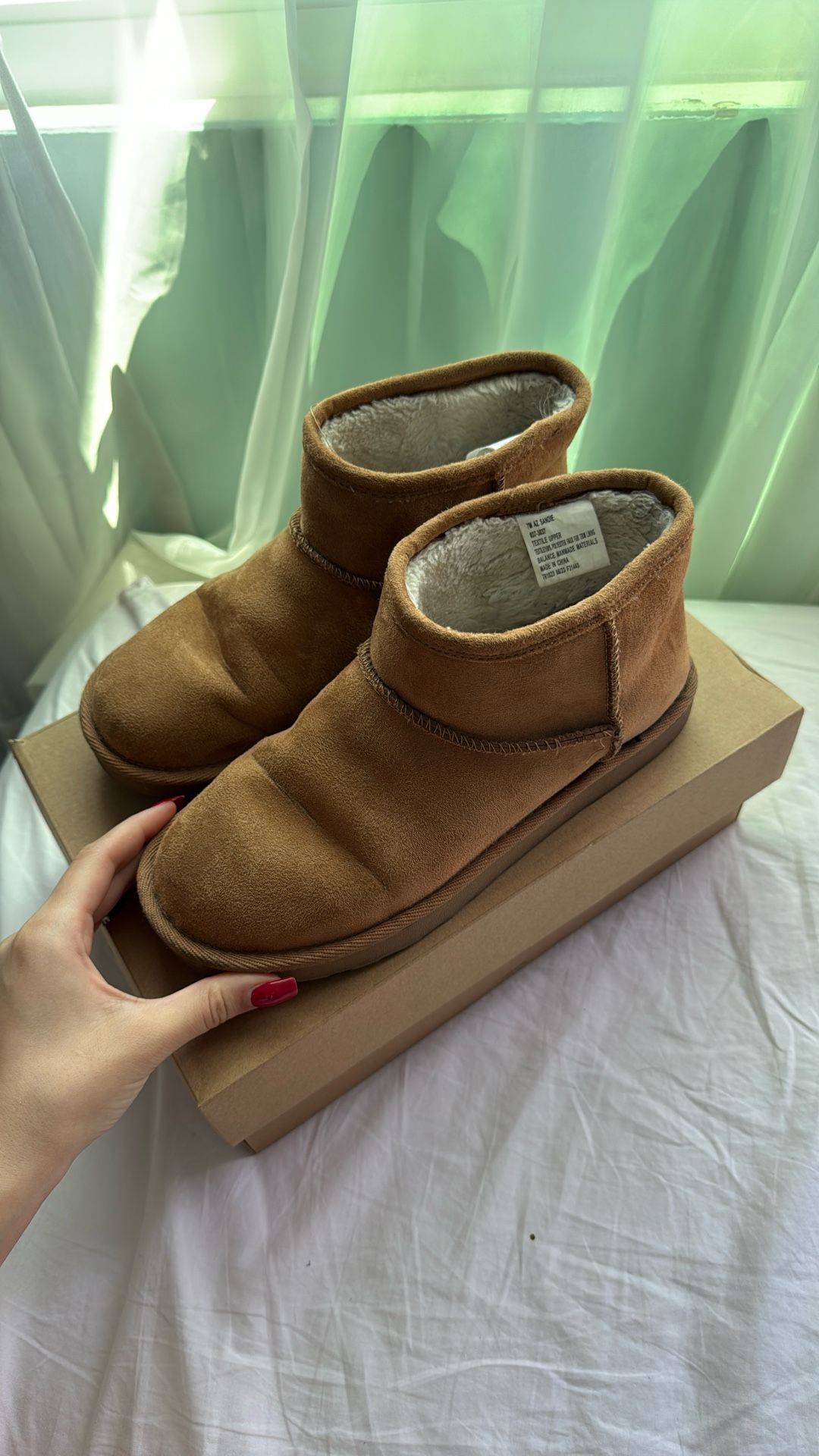Arizona UGG-Style Boots – US 6.5 | Good Condition