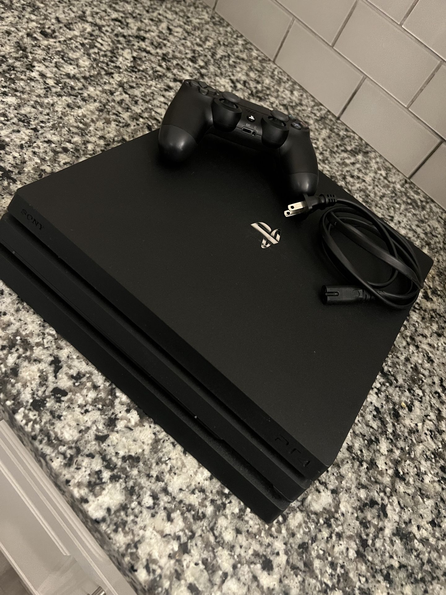 PS4 Pro + Controller