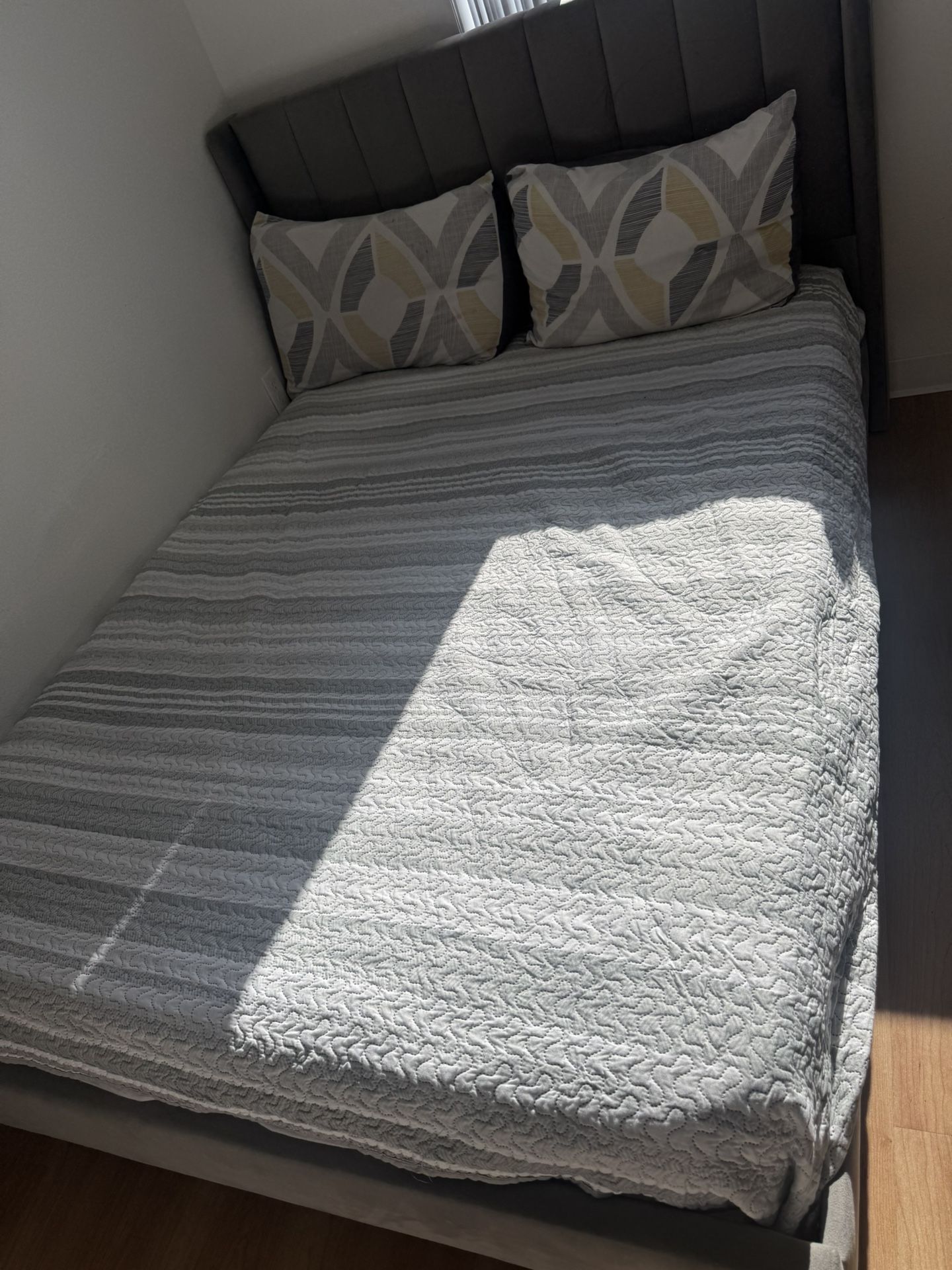 1345 Willow Rd Menlo Park, CA 94025 United States