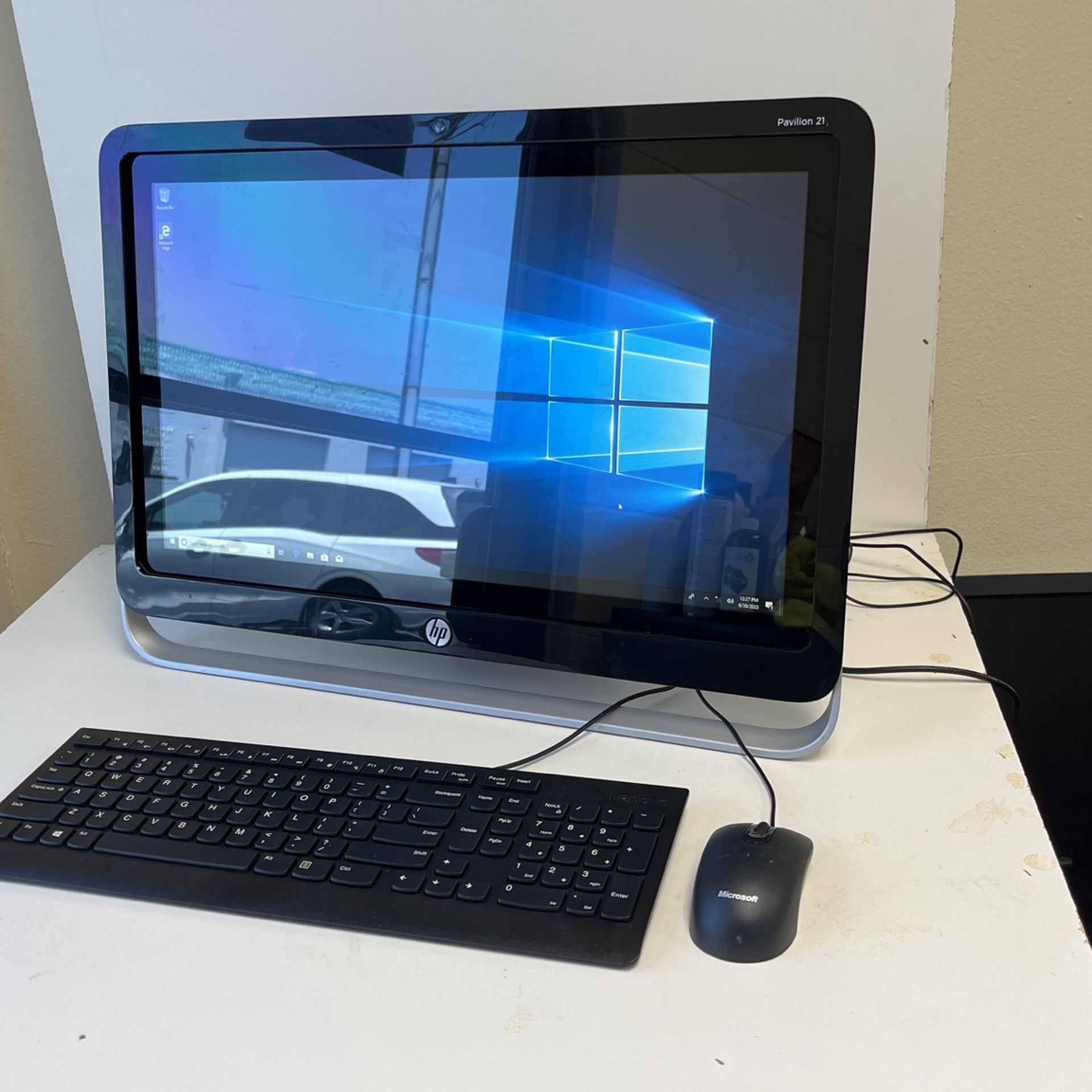 HP Pavilion 21 All in One Desktop 23”