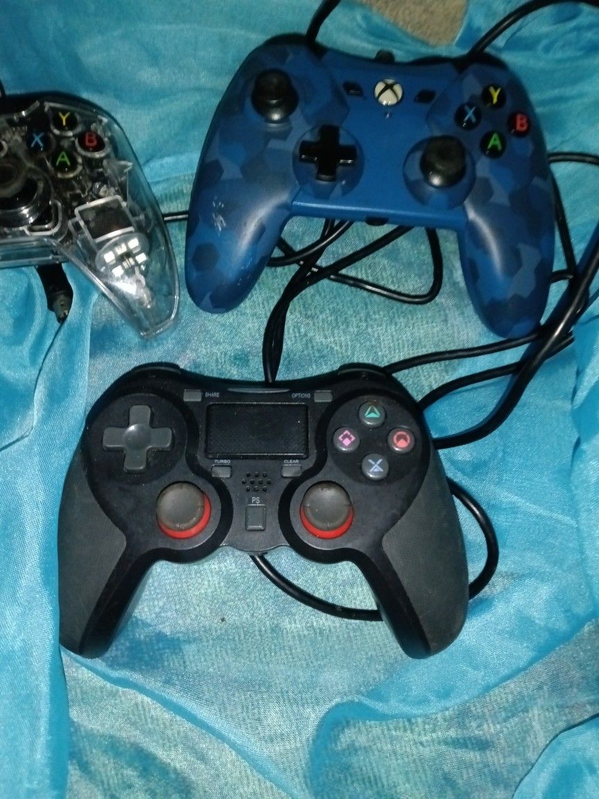 Two Two Nintendo 64 Controllers One Wireless The Other One's Not Extra Wireless Controller Microphone Headset Transmitter And All Wires