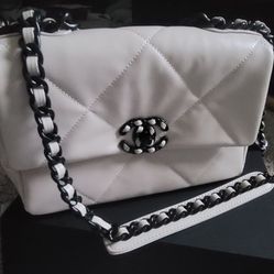 Chanel Classic 19 Shoulder Bag Purse Comes With Box, Cards,  Authenticity Card RARE!