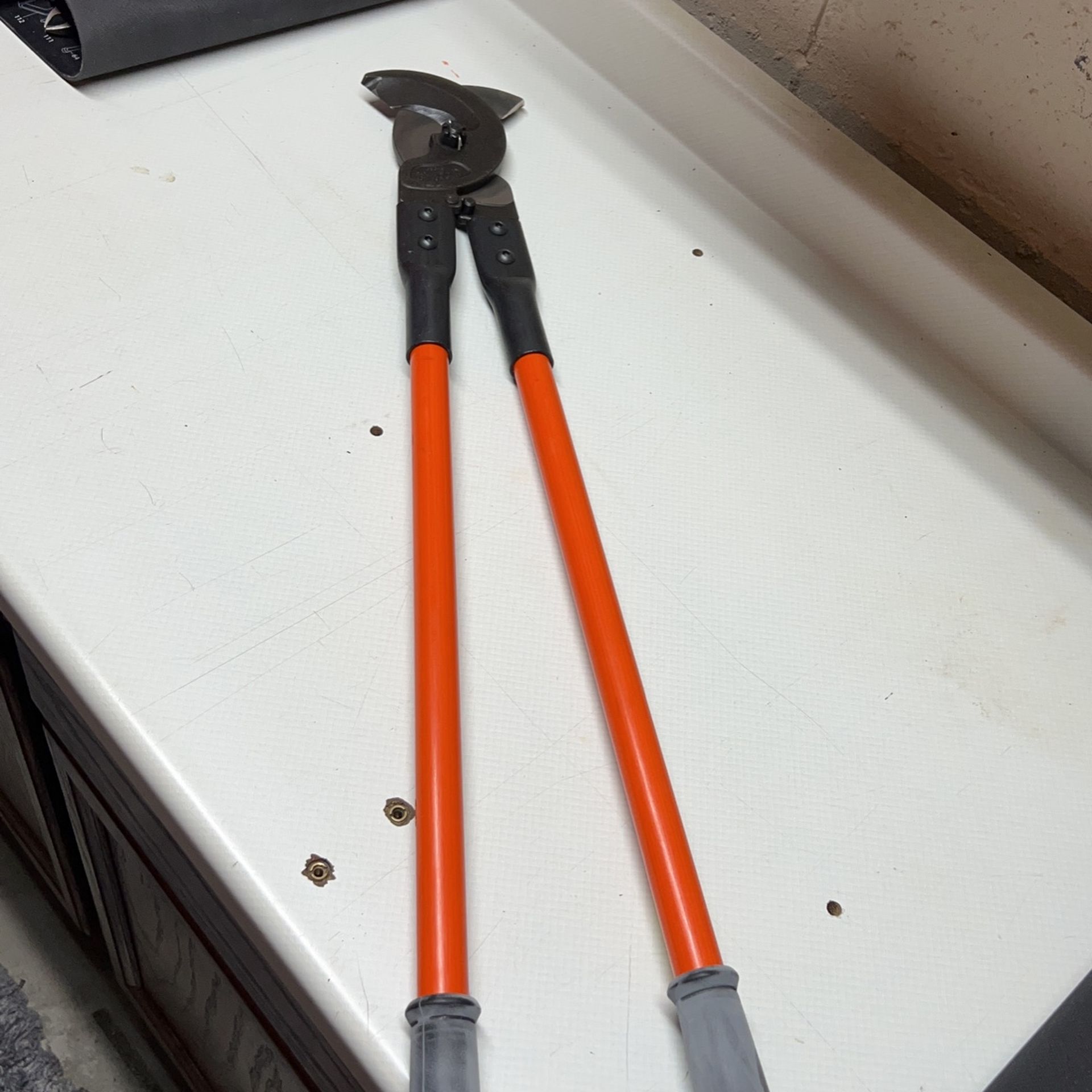 Electrical Cable Cutters 32” Handle 