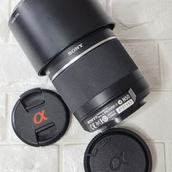Sony DT F/4-5.6 55-200mm SAM SAL55200 Lens w/ Lens Hood for Sony A Mount Mint