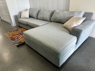 GREY SECTIONAL COUCH W/ FREE DELIVERY