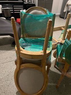 4 dinning table chairs