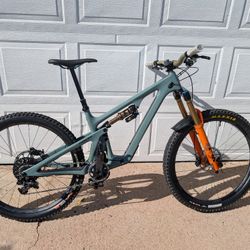 2025 Yeti SB135 LR Medium (M) - New 2027 Fox Factory - Chris King
