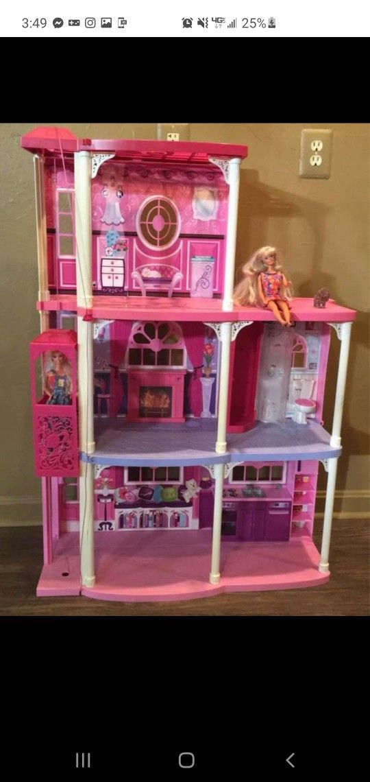 Barbie Doll House / Barbie Dream House
