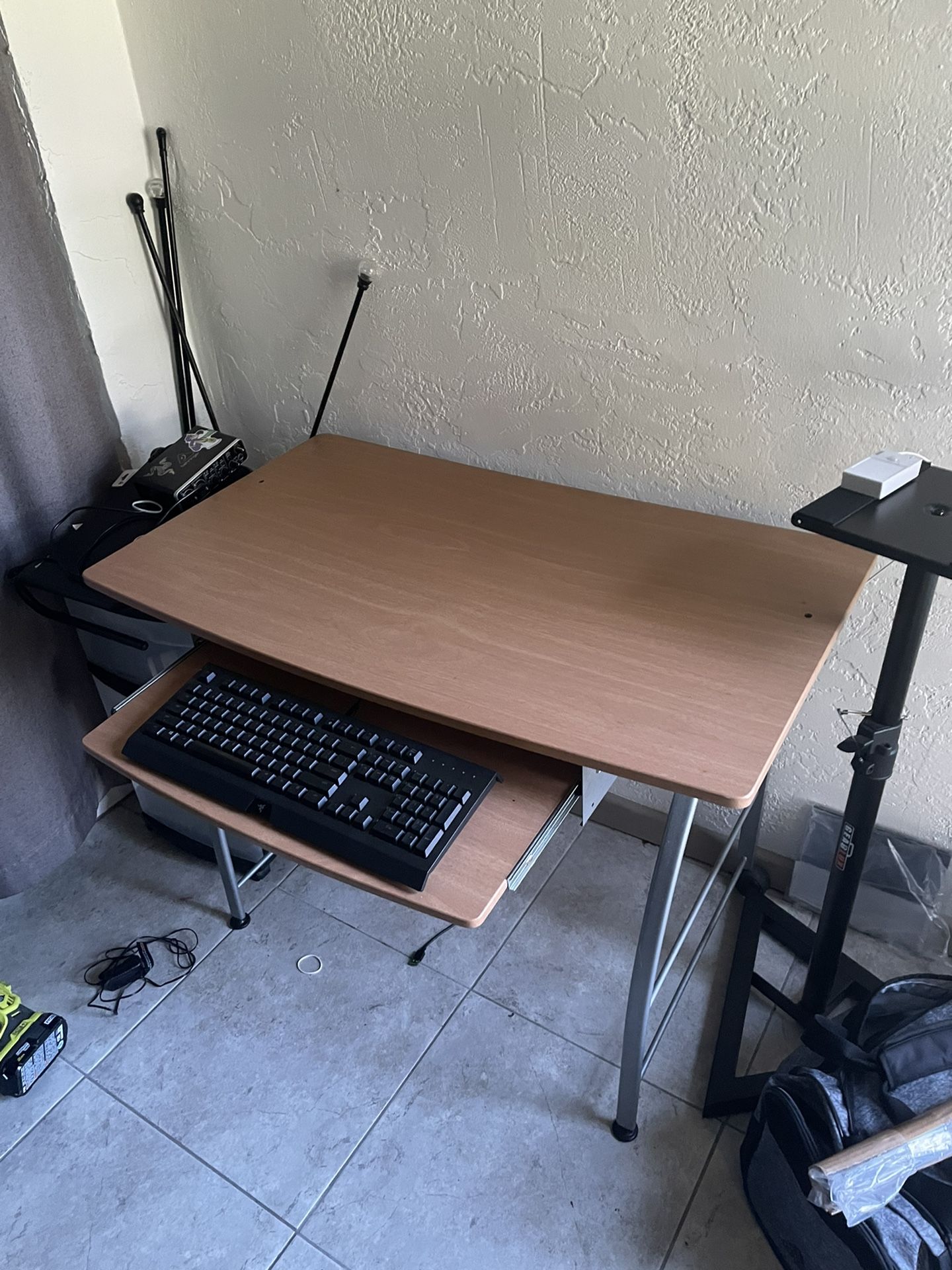 Small Computer Desk Perfect For Bedroom No Scratch’s Or Marks 