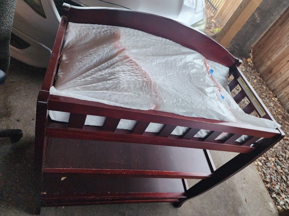  FREE FREE BABY CHANGING TABLE