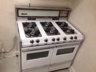 1975 Vintage Crown Stove