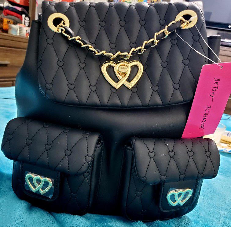 NWT Betsey Johnson Brand New Black Heart and Gold Chain Backpack Purse Backpack 