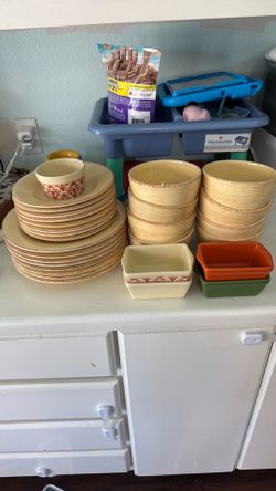 8 piece dining plate and bowl set and ramekins
