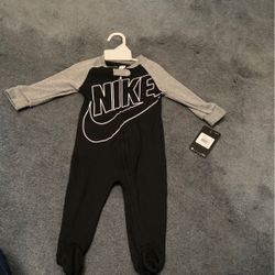 Nike Baby Long Sleeve Onesie With Zipper Size **9 M** Brand New