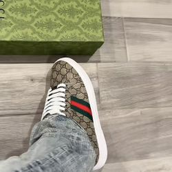 Men’s Clothes And Women’s Clothes 