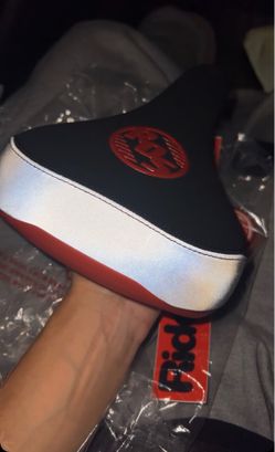 Red Ros reflective bike seat