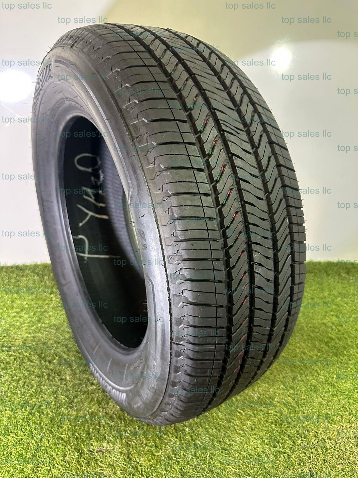 U196 255 60 19 109H Bridgestone Alenza A/S 02 One Used Tire 95% Life