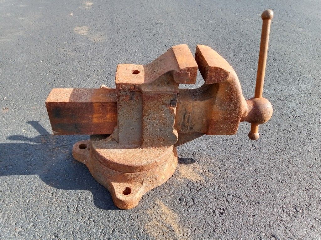 Old Vise