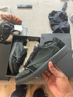 Jordan 1 Travis Scott