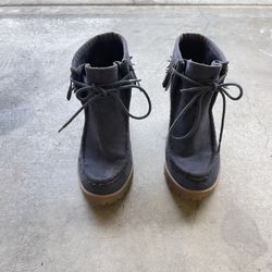 ROCKET DOG Women’s Sandi Hush Chukka Boot - Size 6