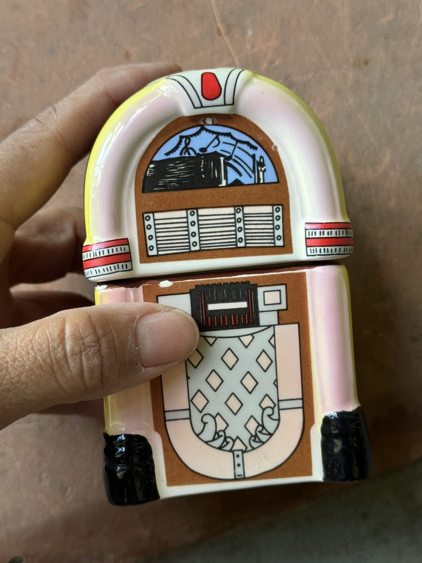 Vintage Pink Jukebox Salt & Pepper Shaker