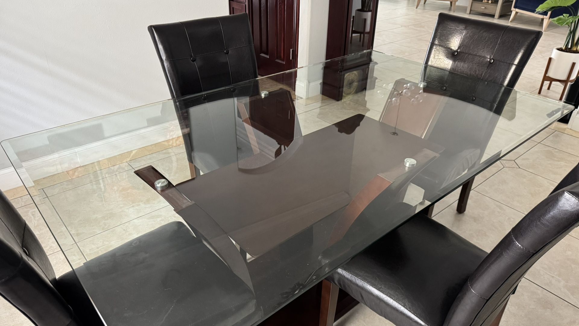 Dining Room Table with 4 leather chairs