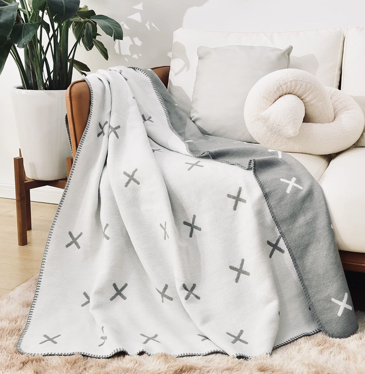 Brand NEW 50”x70” Super Soft 2 Sides White & Grey Fabric Throw Blanket