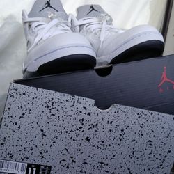 Jordan  5 Retro Metallic White Size 11