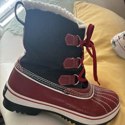 Snow boots