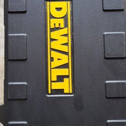 Dewalt Set, 4 Peice.  3 Batteries , 1 Charger. 