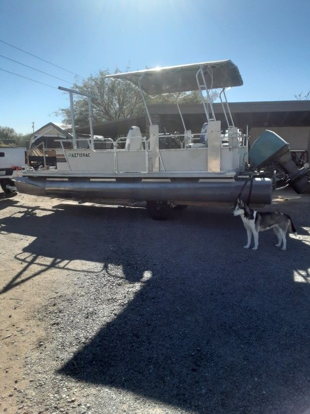 20ft Pontoon Boat