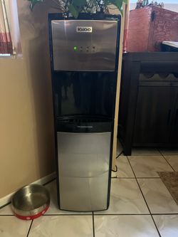IGLOO BRAND WATER DISPENSER