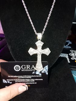 🔥24" silver toned rope chain with gra certified, baguette cuts of Moissanite cross!🔥