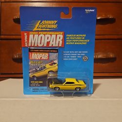 2000 Johnny Lightning 1970 Plymouth AAR Cuda 