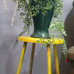 Vase & Stool