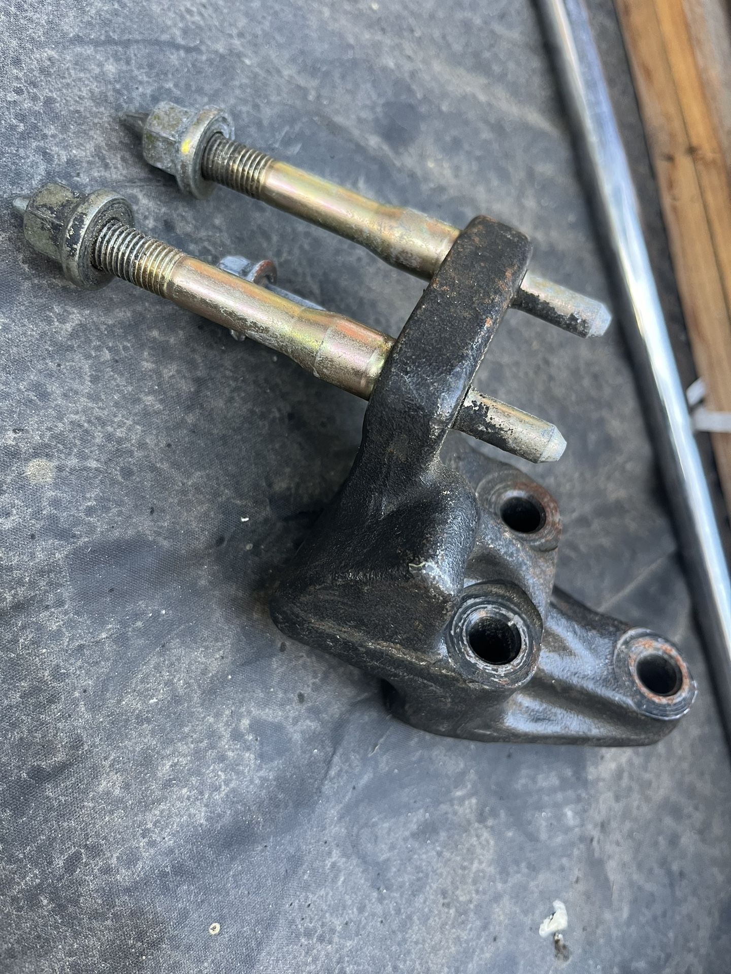 B Series Post Mount
