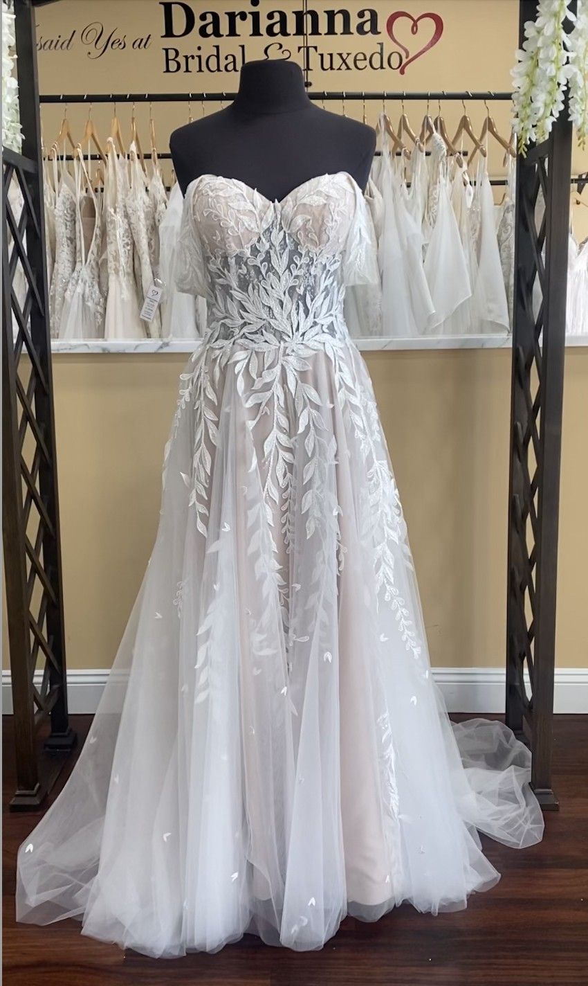 Brand NEW Wedding Dress (Size 2) Un-Altered w. Tags