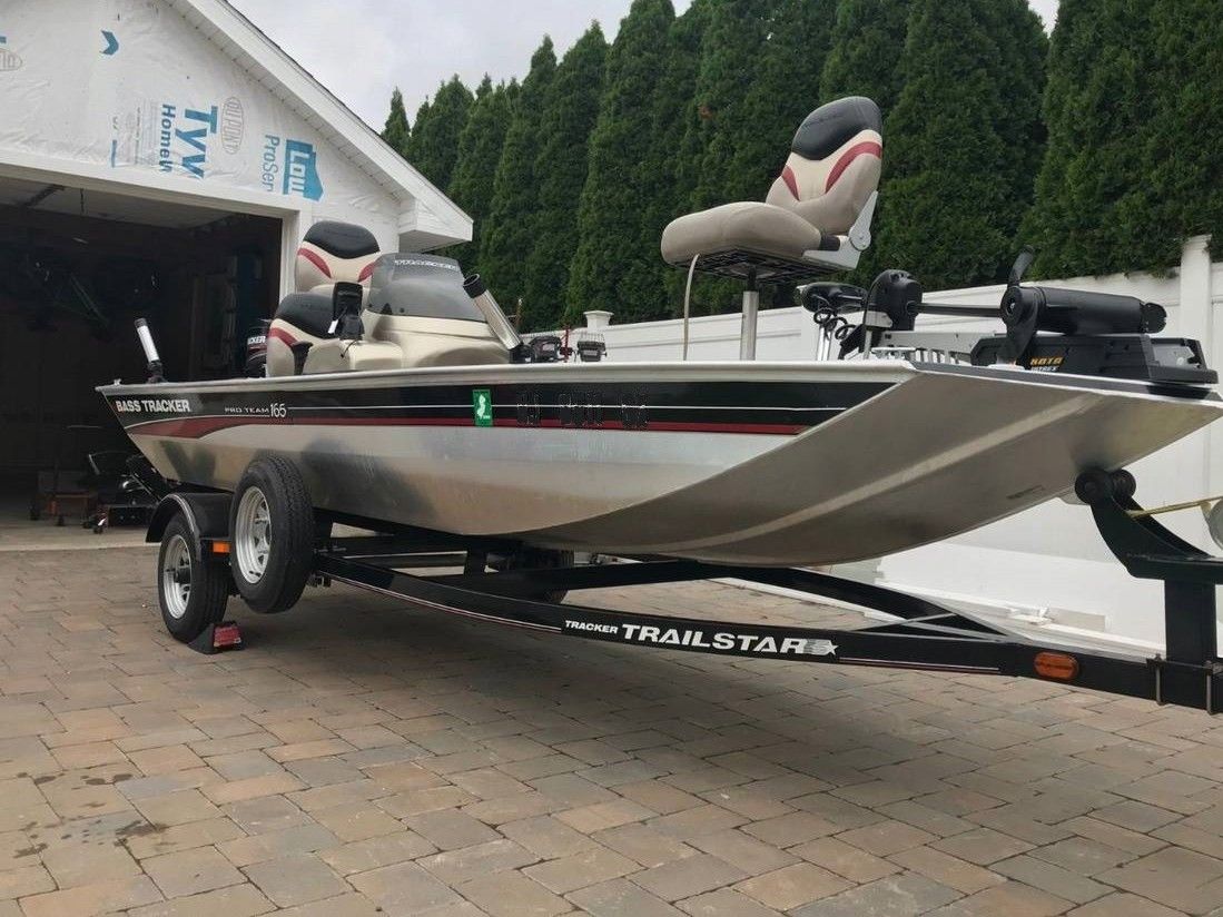 Fishing Boat 2005 Bass Tracker Pro.