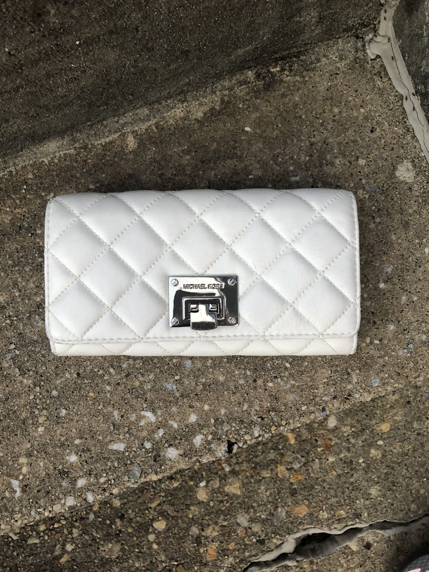 Michael Kors like new white wallet