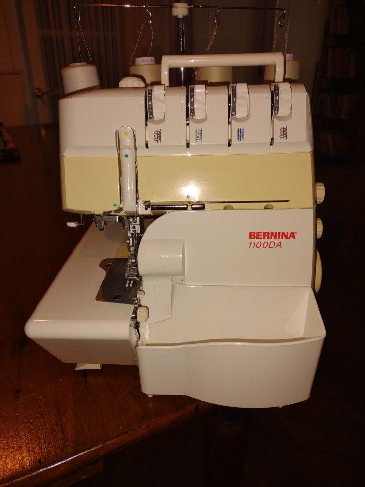 Bernina 1100DA Serger