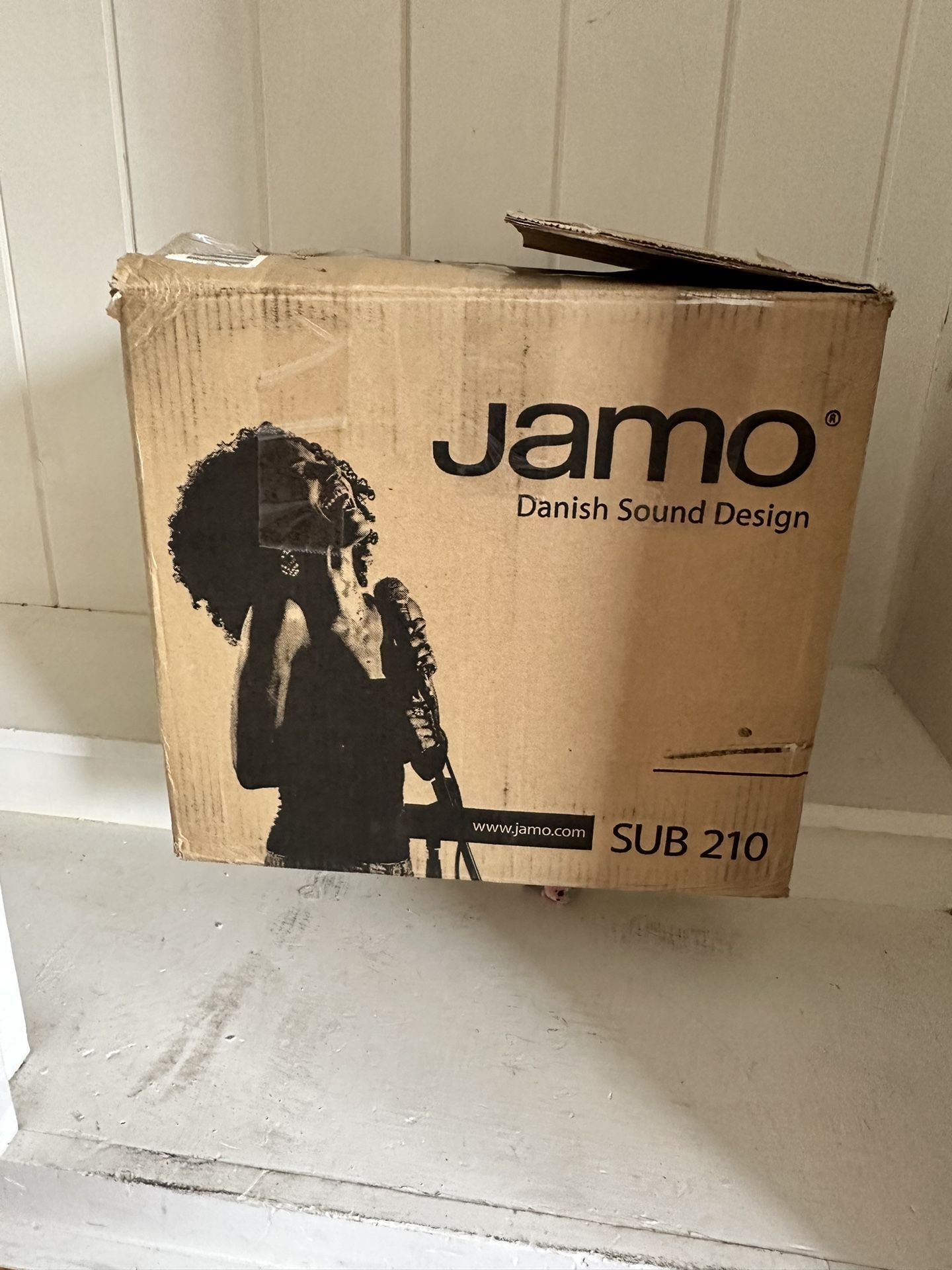 Speakers Set 2.1 Jamo Towers Floorstanding W/ Subwoofer And Central Speaker