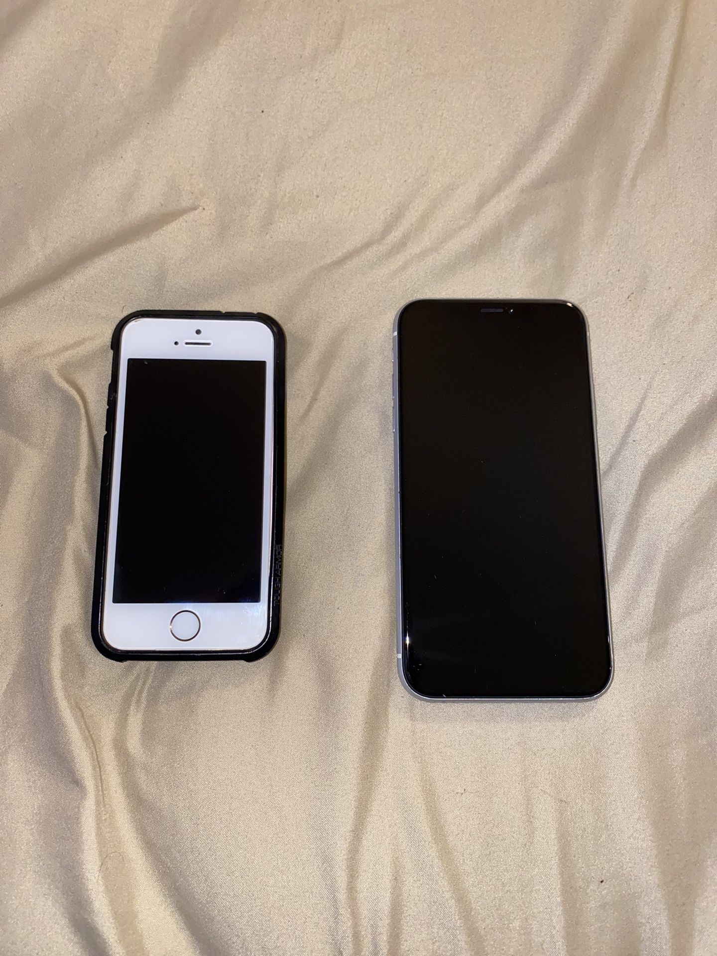 iPhone XR And iPhone SE