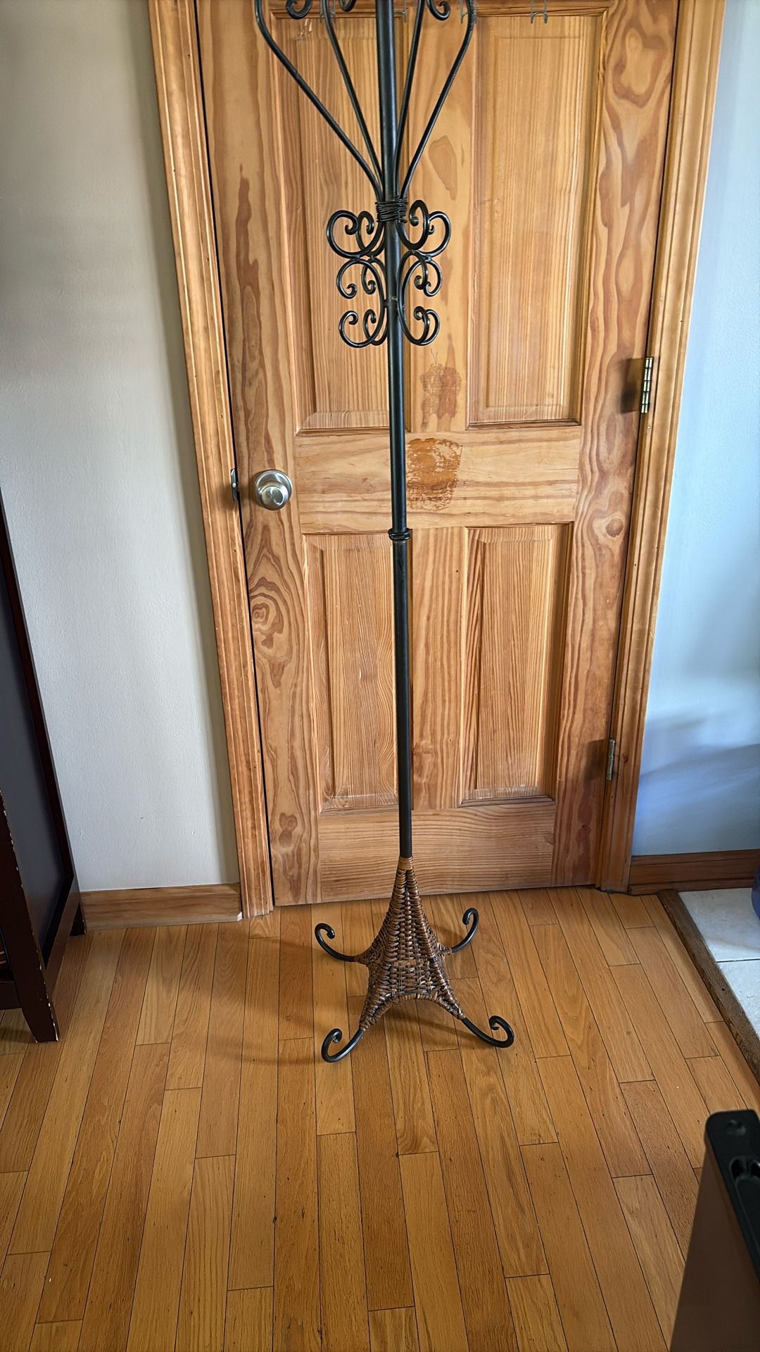 Standing hanger
