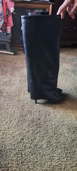High-heel boots