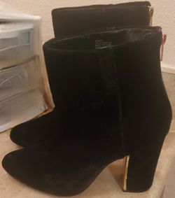BLACK BOOTS 