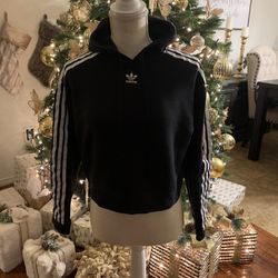 Cropped Adidas sweater size Xs fits up to a size small 
