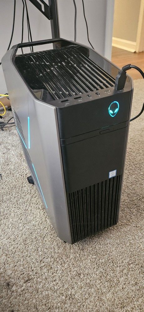 Alienware Aurora R8 gaming PC